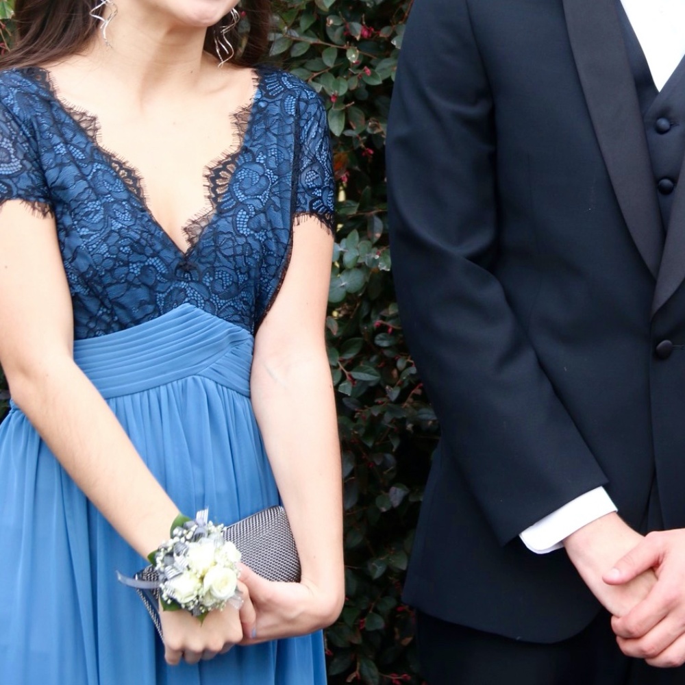 Adrianna Papell Formal / Prom Gown